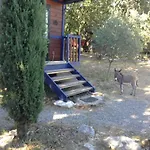 Roulottes Et De Saint Cerice Kemping Vogüé
