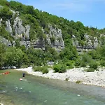 Roulottes Et De Saint Cerice Kemping Vogüé