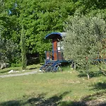 Roulottes Et De Saint Cerice Vogüé