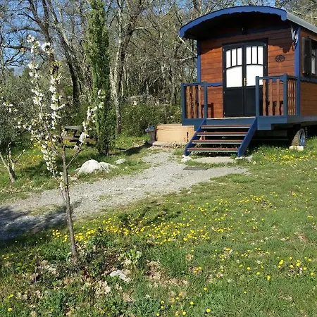 Campeggio Roulottes Et De Saint Cerice
