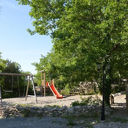 Roulottes Et De Saint Cerice Campeggio Vogue