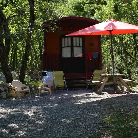 Campeggio Roulottes Et De Saint Cerice Vogue