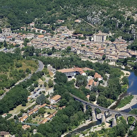 Roulottes Et De Saint Cerice Campeggio *