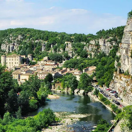 Roulottes Et De Saint Cerice *