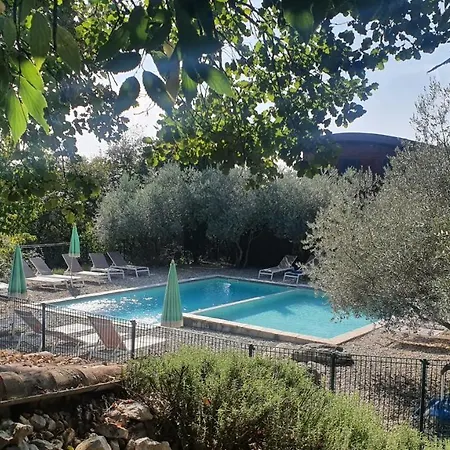 Roulottes Et De Saint Cerice *