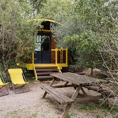 Roulottes Et De Saint Cerice Camping