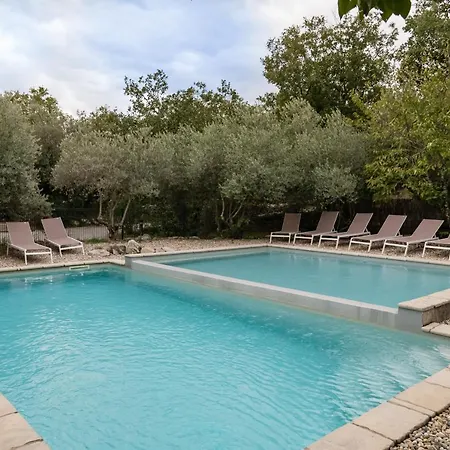 Roulottes Et De Saint Cerice Camping Vogue