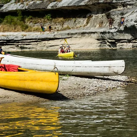 Roulottes Et De Saint Cerice Camping