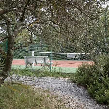 Camping Roulottes Et De Saint Cerice *