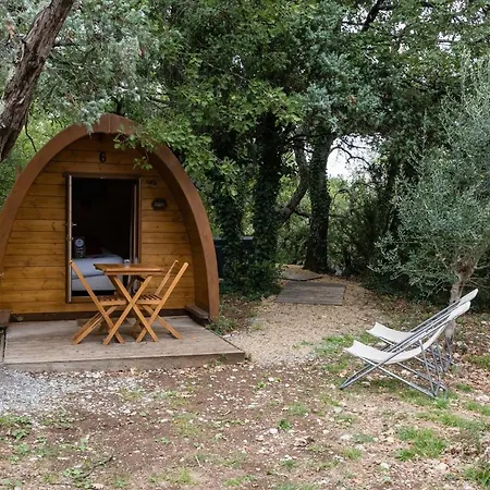 Roulottes Et De Saint Cerice Camping