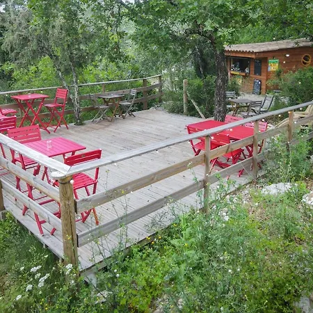 Roulottes Et De Saint Cerice Camping