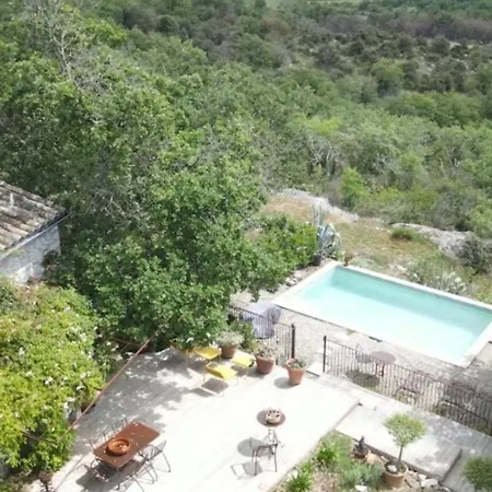 Roulottes Et De Saint Cerice Camping Vogue