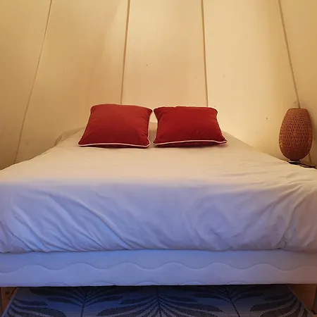 Camping Roulottes Et De Saint Cerice *