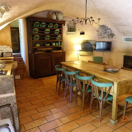Roulottes Et De Saint Cerice Camping *