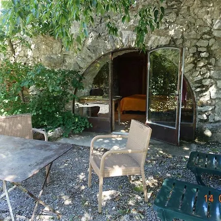 Roulottes Et De Saint Cerice Vogue