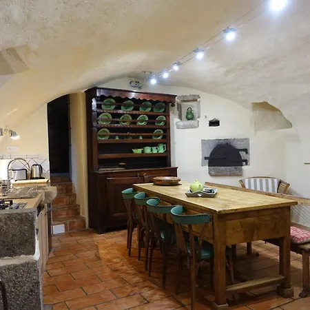 Roulottes Et De Saint Cerice Camping Vogue