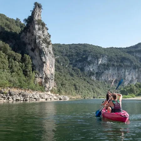 Roulottes Et De Saint Cerice Camping Vogue