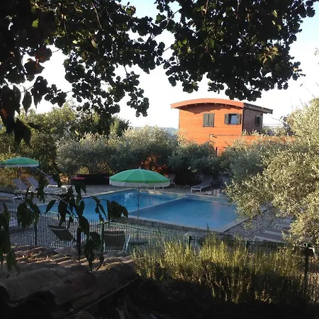Roulottes Et De Saint Cerice Camping