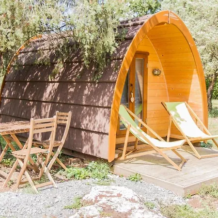 Camping Roulottes Et De Saint Cerice *