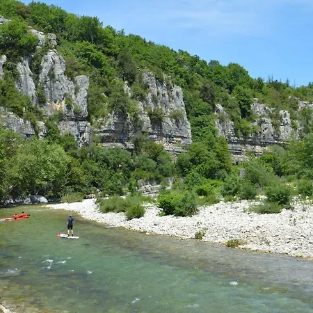 Roulottes Et De Saint Cerice Campsite Vogue