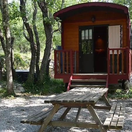 Roulottes Et De Saint Cerice Campsite *