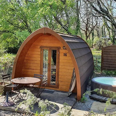 Roulottes Et De Saint Cerice Camping Vogue